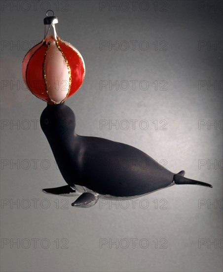 Christmas bauble: Seal playing with a ball