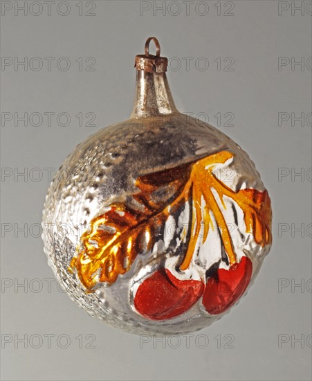 Boule de Noël décorée de cerises