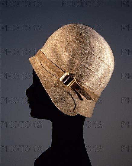 Beige Lenci cloche hat