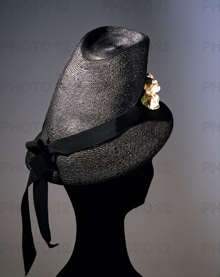 Black straw hat with small white gardenia