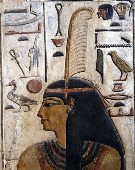 Détail du relief Relief en stuc peint représentant la déesse Maat
