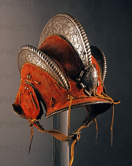 Casque morion à trois crêtes