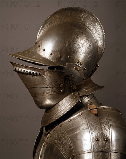 Armure de soldat à cheval en acier gravé