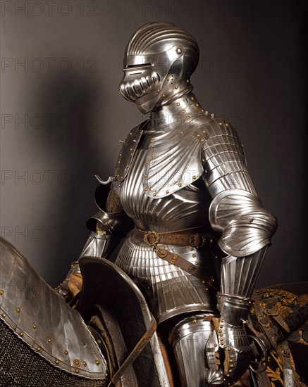 Knight's armor in steel pushes back (detail)