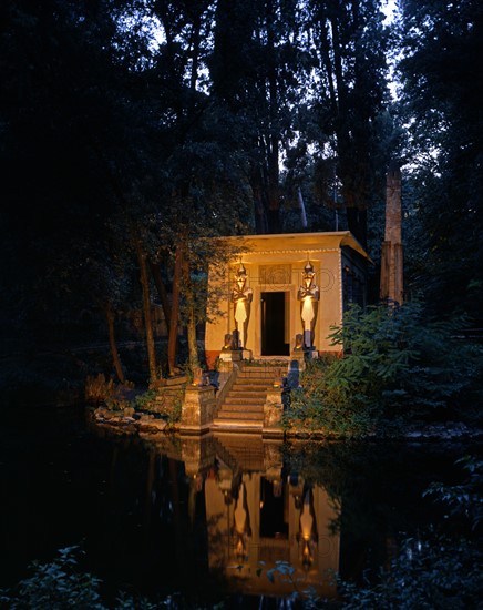 Petit temple égyptien commandité par Frederick Stibbert pour le parc de Villa Stibbert à Florence