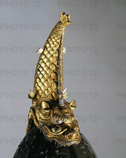 Namban-Kabuto : casque avec dragon marin au sommet (détail)
