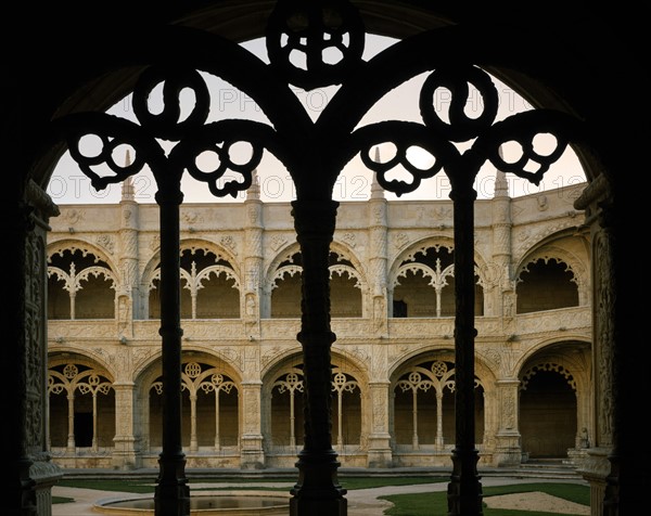 Cloître du monastère des Hiéronymites à Lisbonne