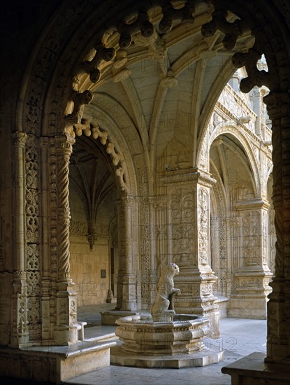 Cloître inférieur du monastère des Hiéronymites à Lisbonne