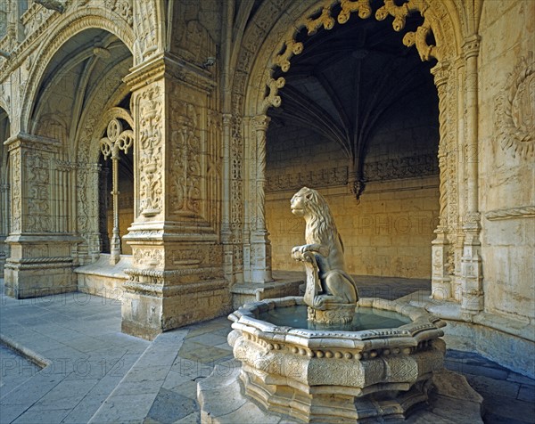 Cloître inférieur du monastère des Hiéronymites à Lisbonne