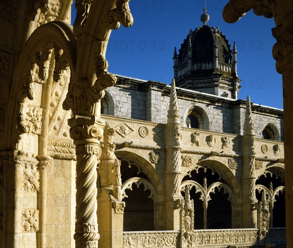 Cloître supérieur du monastère des Hiéronymites à Lisbonne