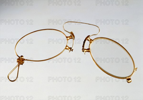 Nose clip glasses