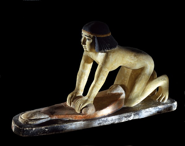 Figurine representing the grinding of cereals to make bread