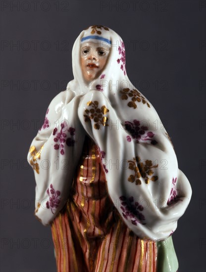 Oriental woman statuette