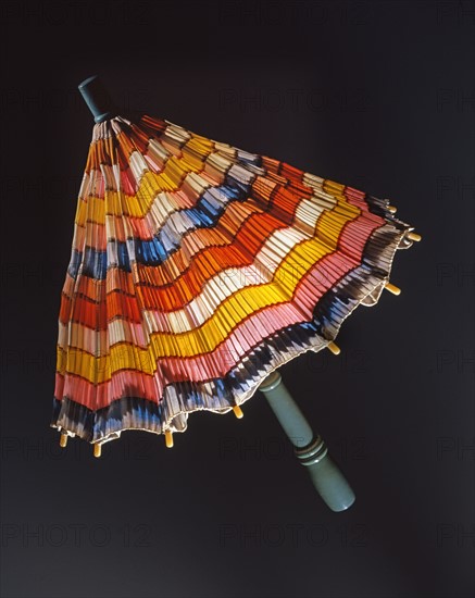 Multicoloured pleated fabric sunshade