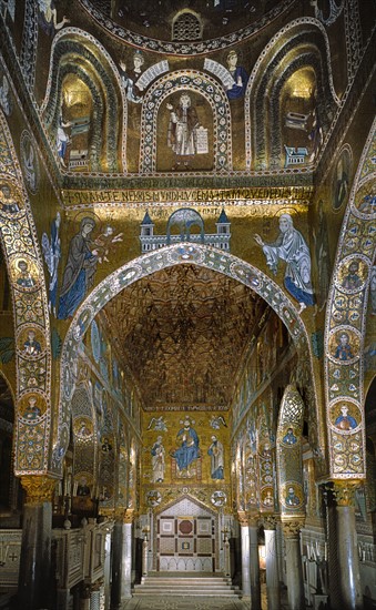 Vue intérieure de la chapelle palatine de Palerme vers le trône royal

Palerme (Italie, Sicile), Palais des Normands, Chapelle Palatine (Palazzo dei Normanni, Cappella Palatina), consacrée en 1143.