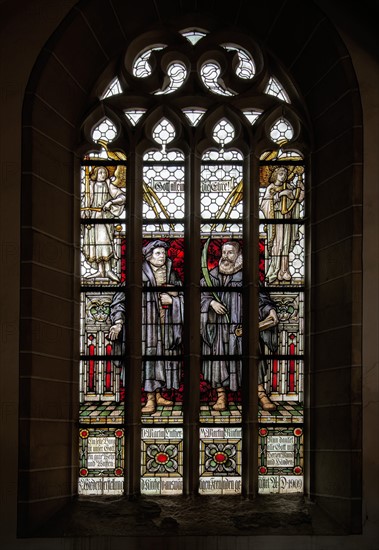 Martin Luther et Martin Rinckart. Vitrail de l'église Sainte-Anne à Eisleben