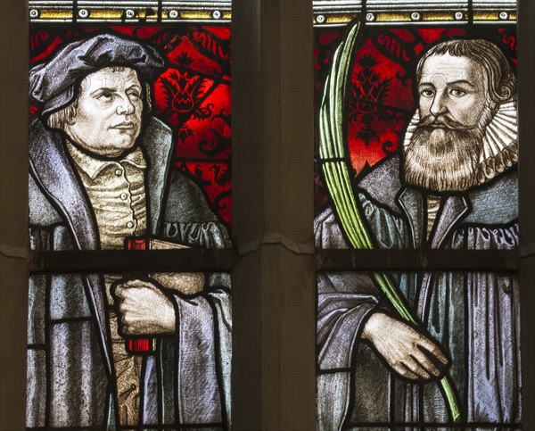 Martin Luther et Martin Rinckart. Vitrail de l'église Sainte-Anne à Eisleben (détail)