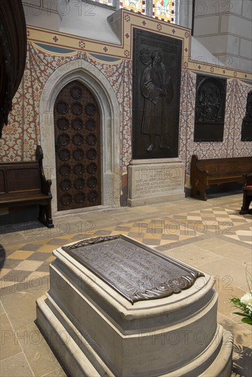 Tombe de Martin Luther dans la Schlosskirche de Wittemberg