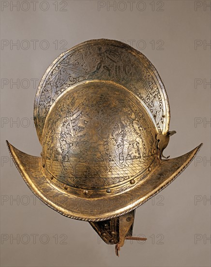 Casque morion doré et gravé