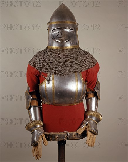 Armure appartenant à un noble Seigneur de Matsch, avec casque bassinet à "bec de passereau"