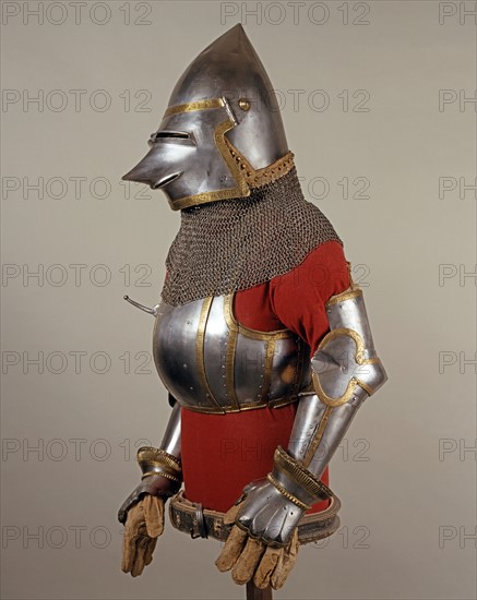 Armure appartenant à un noble Seigneur de Matsch, avec casque bassinet à "bec de passereau"