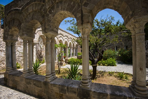 Cloître de l'église San Giovanni degli Eremiti à Palerme