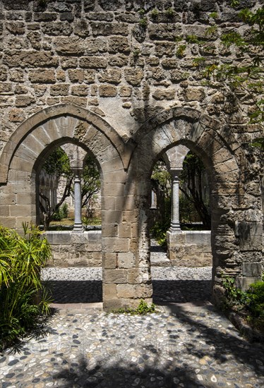 Cloître de l'église San Giovanni degli Eremiti à Palerme