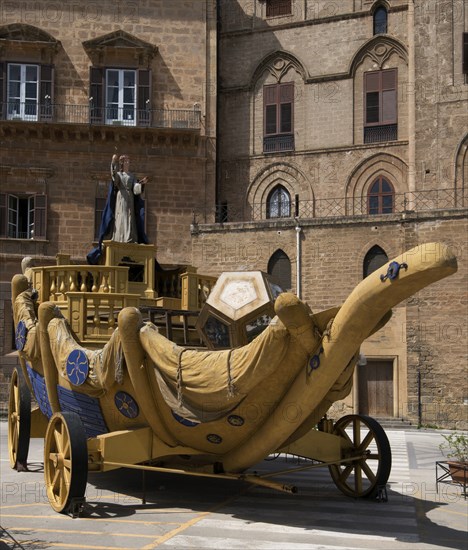 Char processionnel de Santa Rosalia, patronne de la ville de Palerme