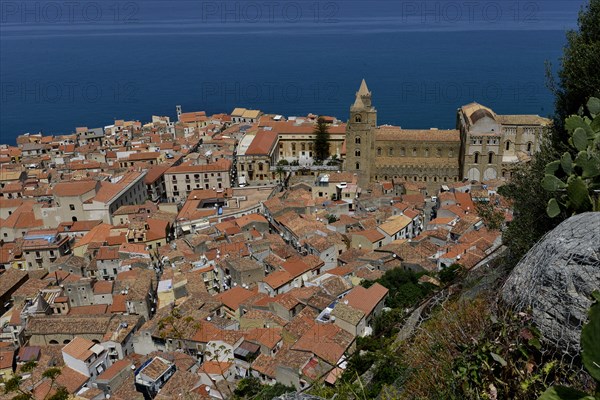 Vue de la ville de Cefalù depuis La Rocca