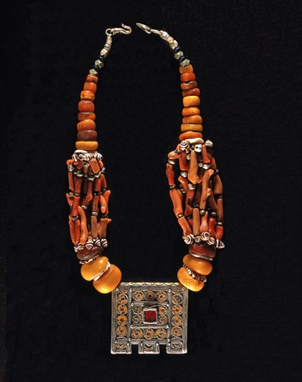 Collier marocain en ambre, argent et corail