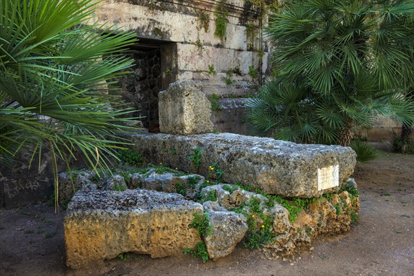 Restes des anciens murs de l'époque punique à Palerme