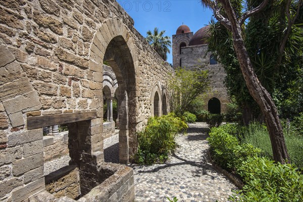 Cloître de l'église San Giovanni degli Eremiti à Palerme