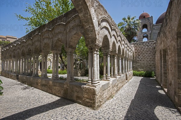 Cloître de l'église San Giovanni degli Eremiti à Palerme