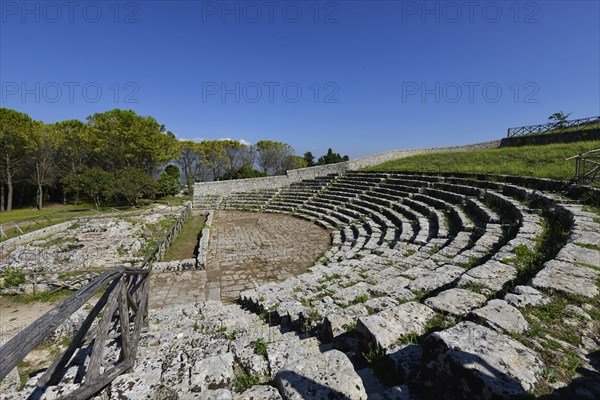 Vestiges du théâtre grec d'Akrai (Sicile)