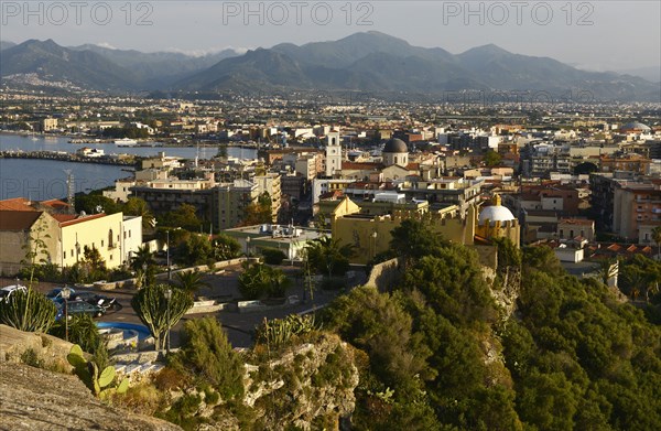 Vue panoramique de la ville de Milazzo (Sicile)