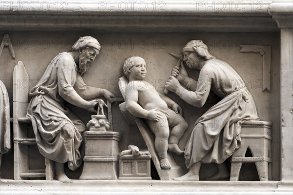 L'art des maîtres de la pierre et du bois, relief de l'église Orsanmichele à Florence (Italie)