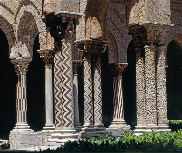 Colonnes du cloître de la cathédrale de Monreale (Sicile)