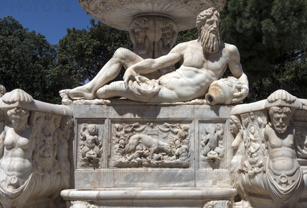 Fontaine d'Orion située sur la Piazza del Duomo à Messine (Sicile)