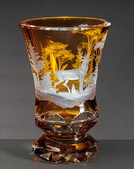 Verre en cristal de Bohême jaune, à décor de chasse