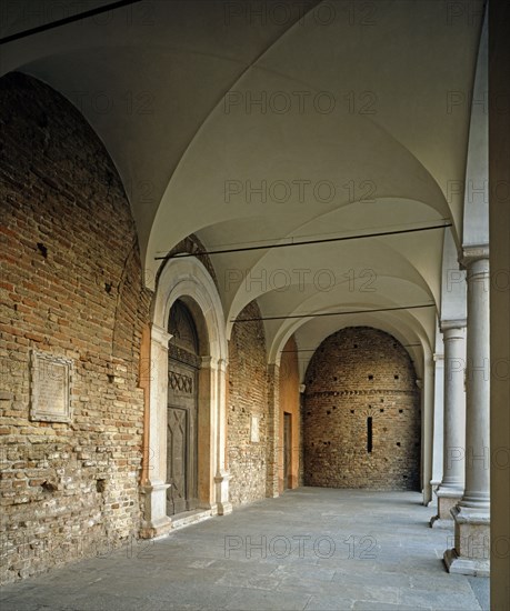 Basilique Sant' Apollinare Nuovo à Ravenne, portique de la façade