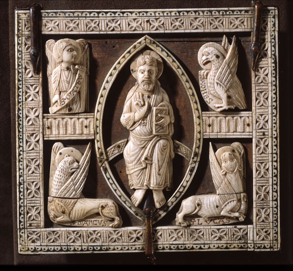 Couvercle de coffret : Le Christ entouré des quatre évangélistes
