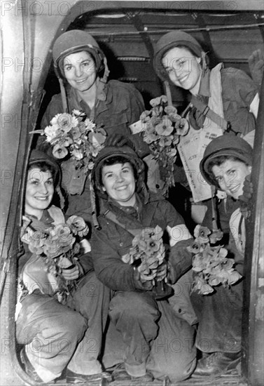 Infirmières américaines à leur retour des plages de débarquement en juin 1944.