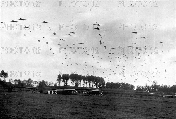 Largage de parachutistes américains en Hollande (17 septembre 1944)