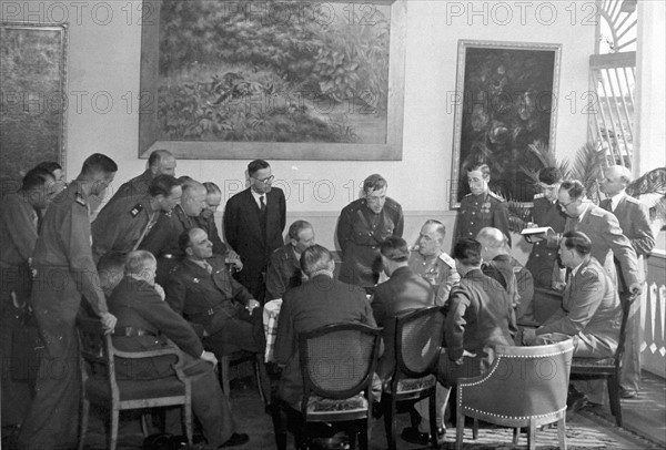 Première réunion de la Commission de contrôle Alliée à Berlin (5 juin 1945)
