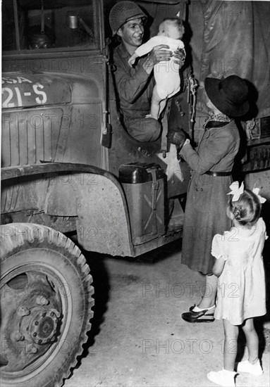 French baby gets hug from American liberator Patay (France), summer 44