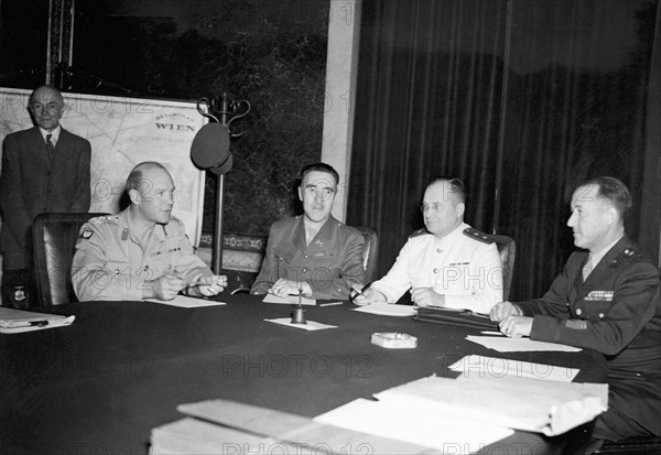 Commandants militaires Alliés à Vienne (Autriche), 7 août 1945.