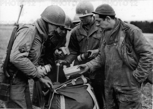 Approvisionnement destiné aux troupes de la 101e division aéroportée américaine en Allemagne (13 février 1945).