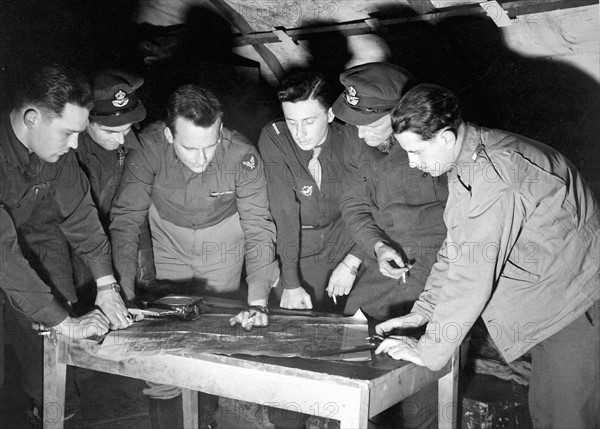 Base aérienne de reconnaissance dans les contreforts des Vosges dans l'Est de la France (mars 1945).