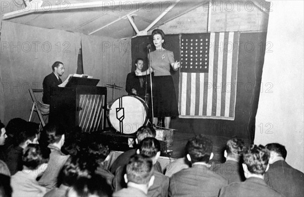 Carole Landis entertains  8th U.S Air Force in Northern Ireland (1943-1944)