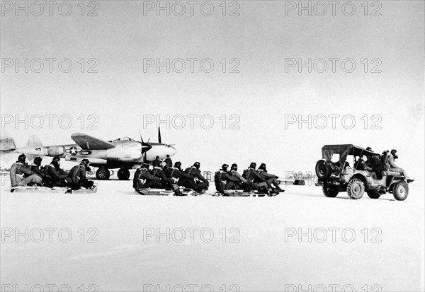 Pilotes de bombardiers P-38 "Lightning" quelque part en France (29 janvier 1945).